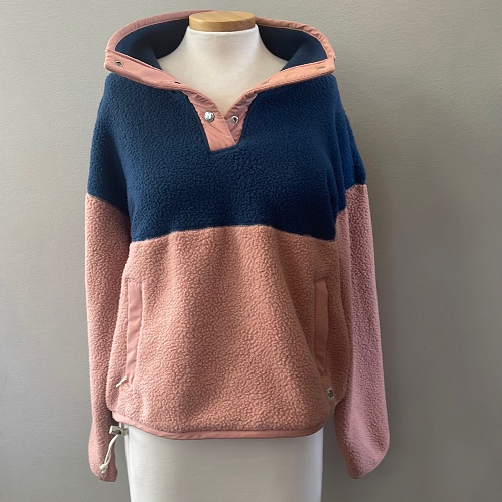 The North Face Women's Cragmont Fleece
1/4 Snap Pullover - Size: Medium NWOT - Picture 7 of 14